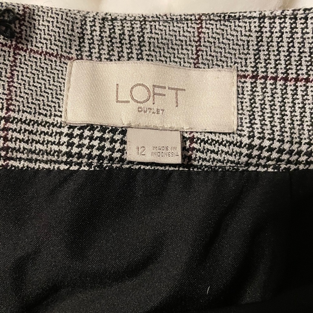 LOFT skirt - Picture 2 of 3